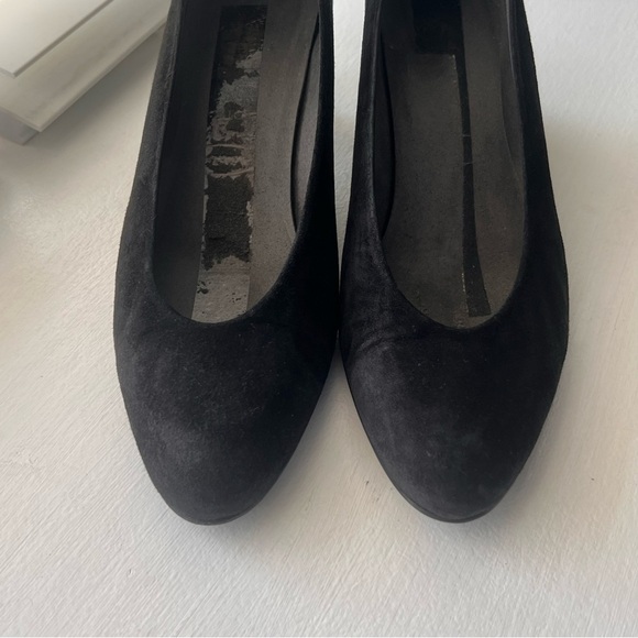 Stuart Weitzman Black Suede Heels - Picture 4 of 7